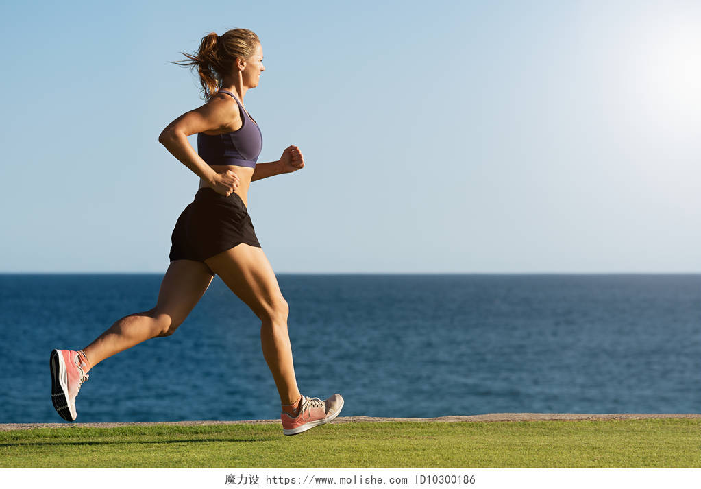 跑步健身的女人